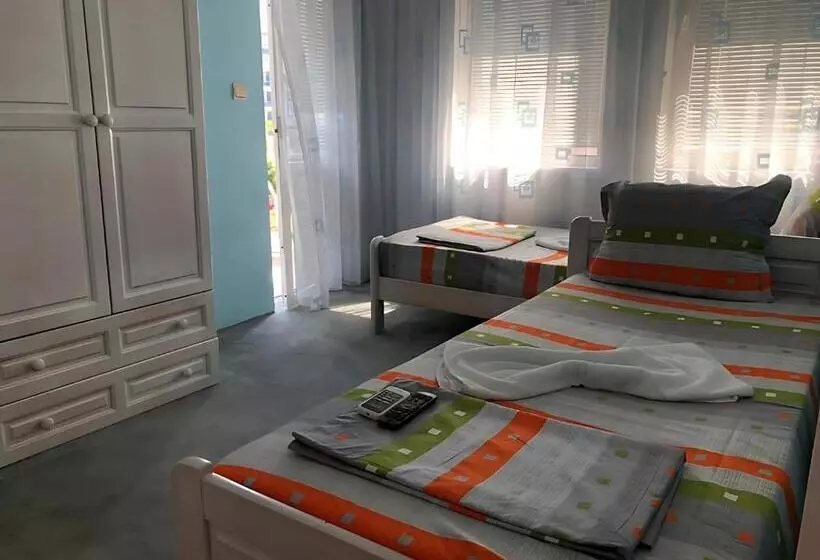 پانسیون Guesthouse Flora