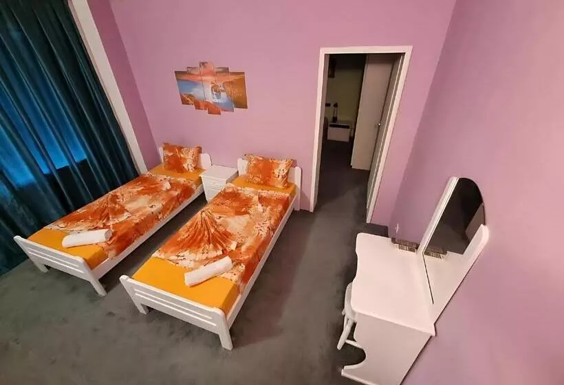 پانسیون Guesthouse Flora
