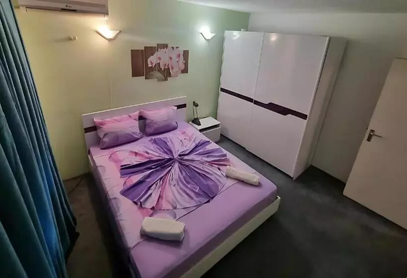 پانسیون Guesthouse Flora
