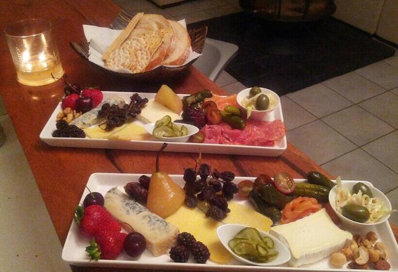 פנסיון Llewellin S Guest House