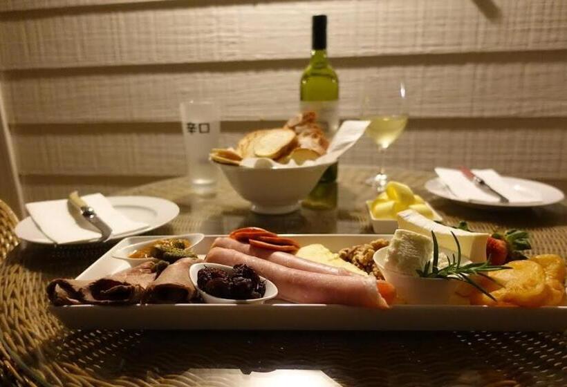 פנסיון Llewellin S Guest House