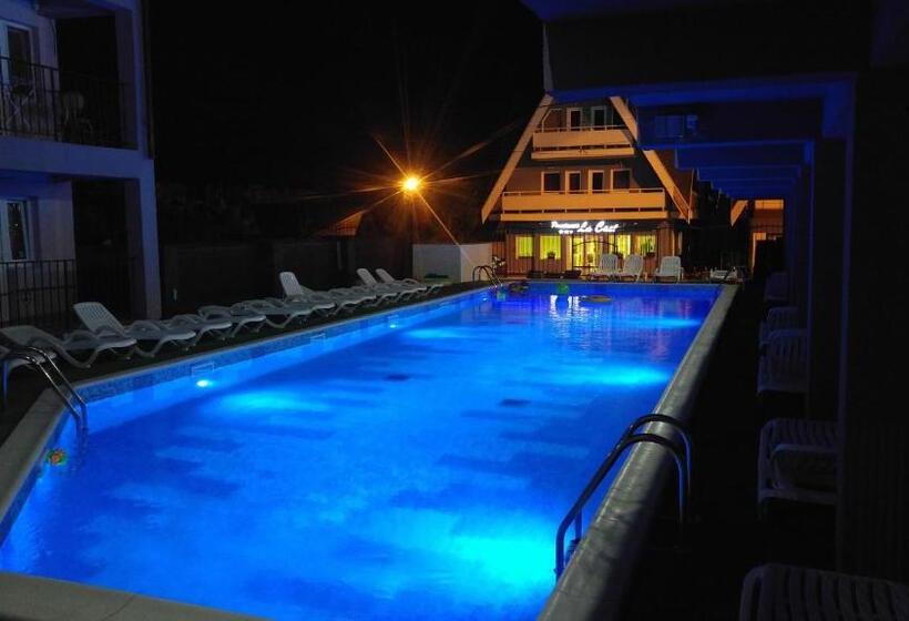 Pensiunea La Castel   Piscina Incalzita