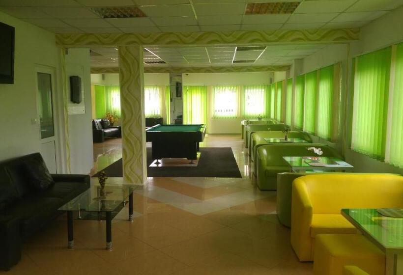 Pensiunea La Castel   Piscina Incalzita