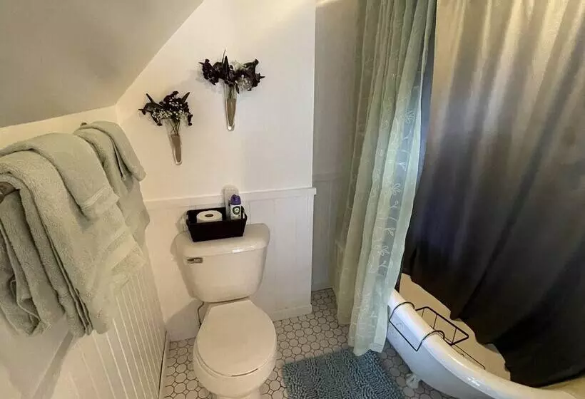 The Cottonwood Inn B&b