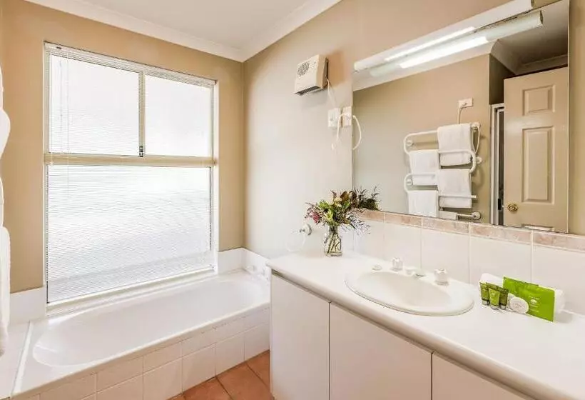 The Grove Distillery & Brewery