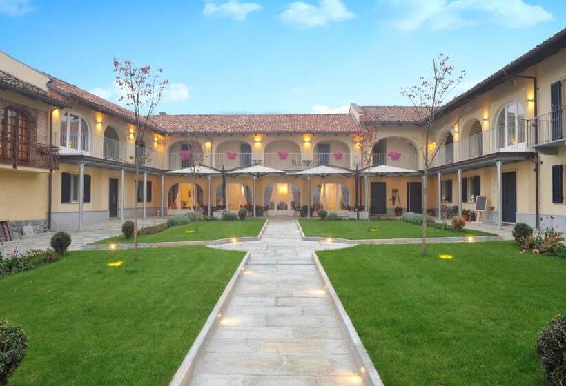 호텔 Agriturismo Cascina Varìe