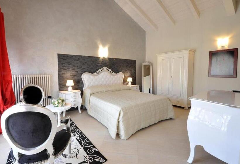 호텔 Agriturismo Cascina Varìe