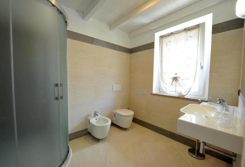 호텔 Agriturismo Cascina Varìe