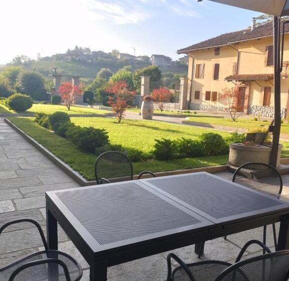 호텔 Agriturismo Cascina Varìe