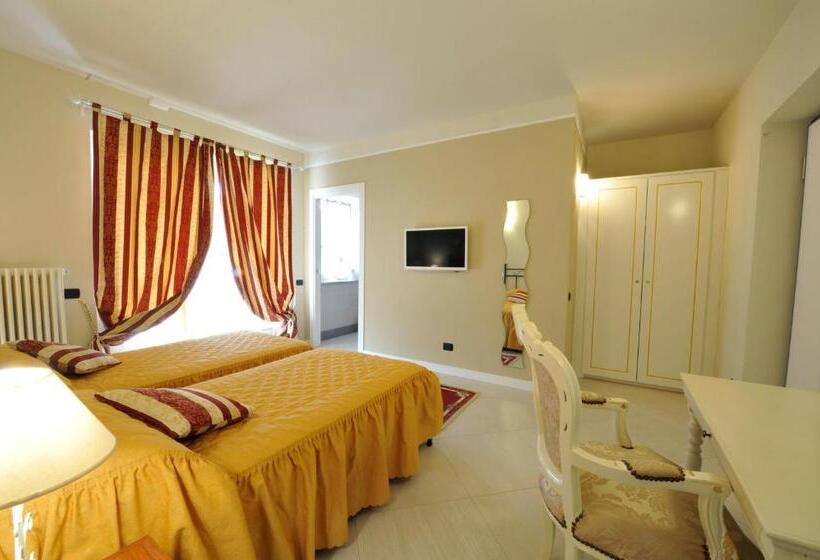 호텔 Agriturismo Cascina Varìe