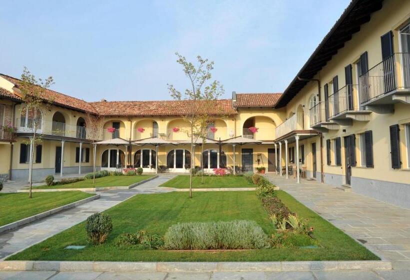 호텔 Agriturismo Cascina Varìe