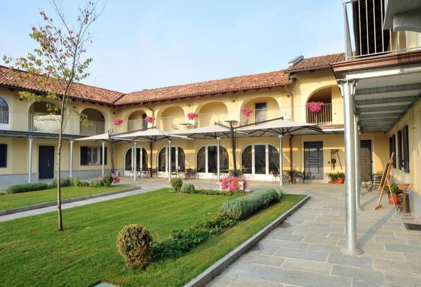 호텔 Agriturismo Cascina Varìe