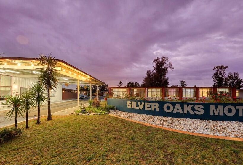 Silver Oaks Motel