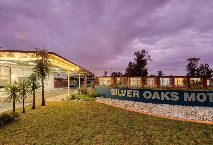 Silver Oaks Motel