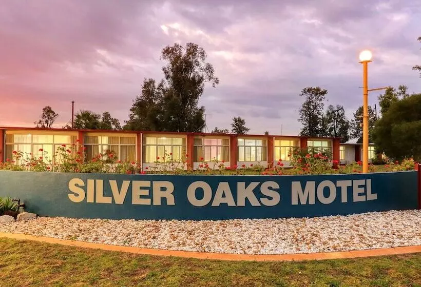Silver Oaks Motel