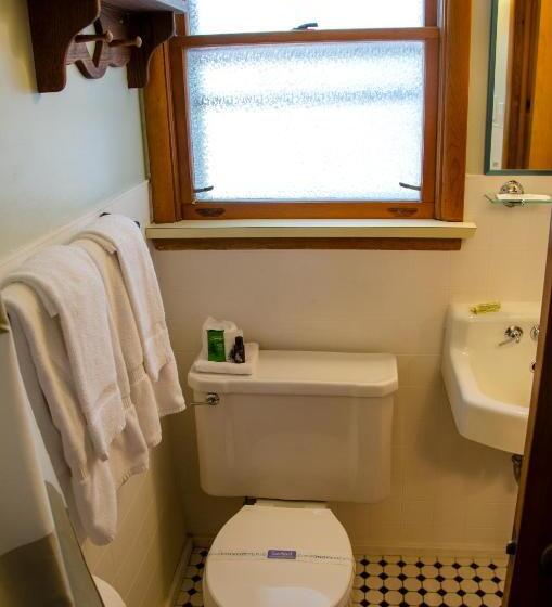 فندق صغير Ludington Blue Spruce Inn