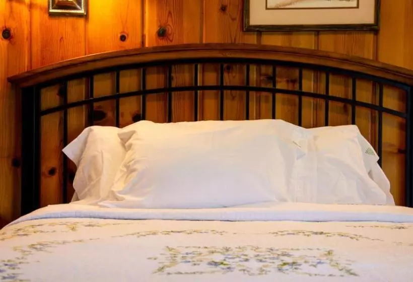 Retkeilymaja Ludington Blue Spruce Inn