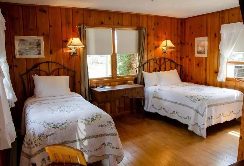 Retkeilymaja Ludington Blue Spruce Inn