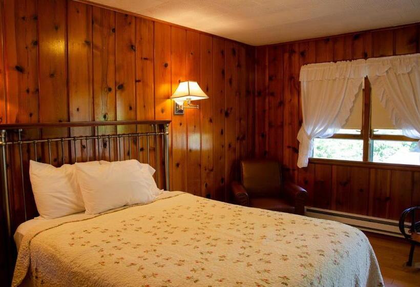 فندق صغير Ludington Blue Spruce Inn