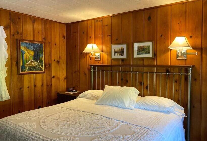 فندق صغير Ludington Blue Spruce Inn