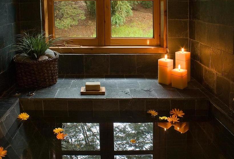 تختخواب و صبحانه La Confluencia Lodge