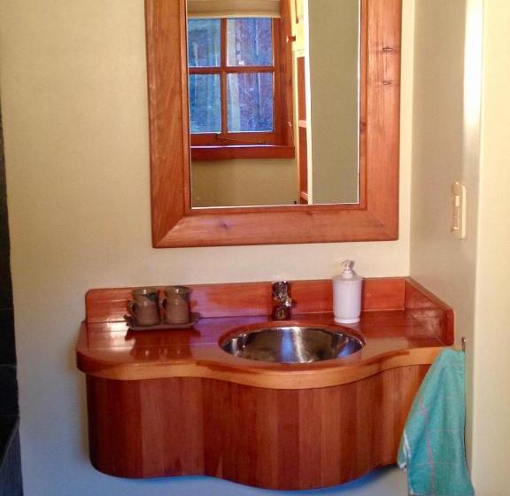 تختخواب و صبحانه La Confluencia Lodge