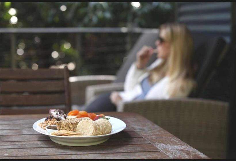 ベッドアンドブレックファースト Montagues Of Montville