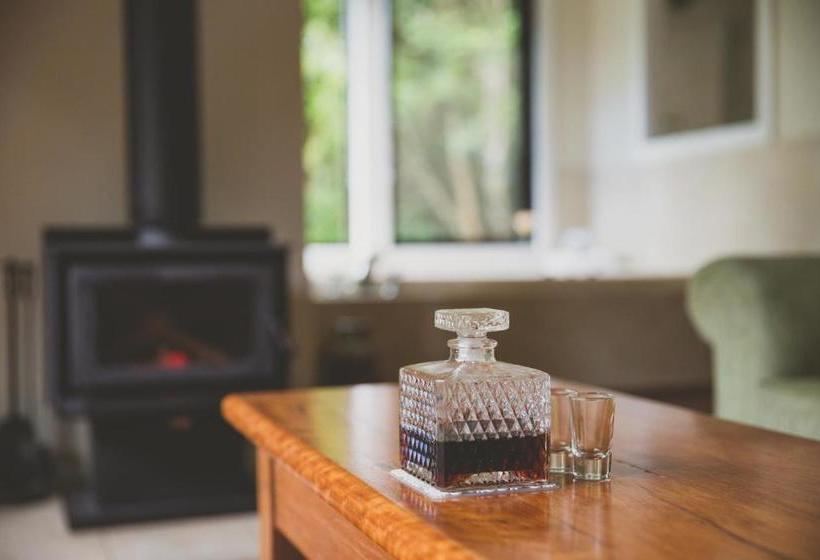 ベッドアンドブレックファースト Montagues Of Montville