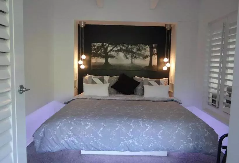 Eumundi Yacht Club B&b