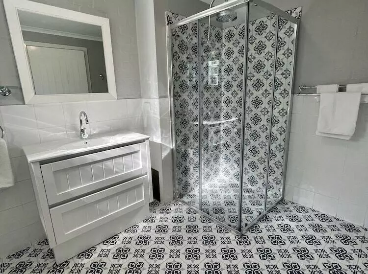 Heritage House Motel & Units