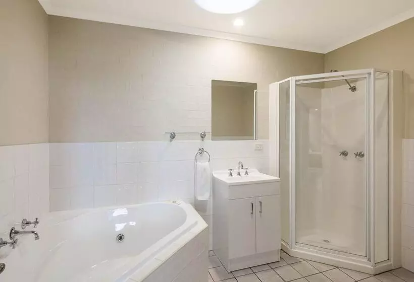 Heritage House Motel & Units