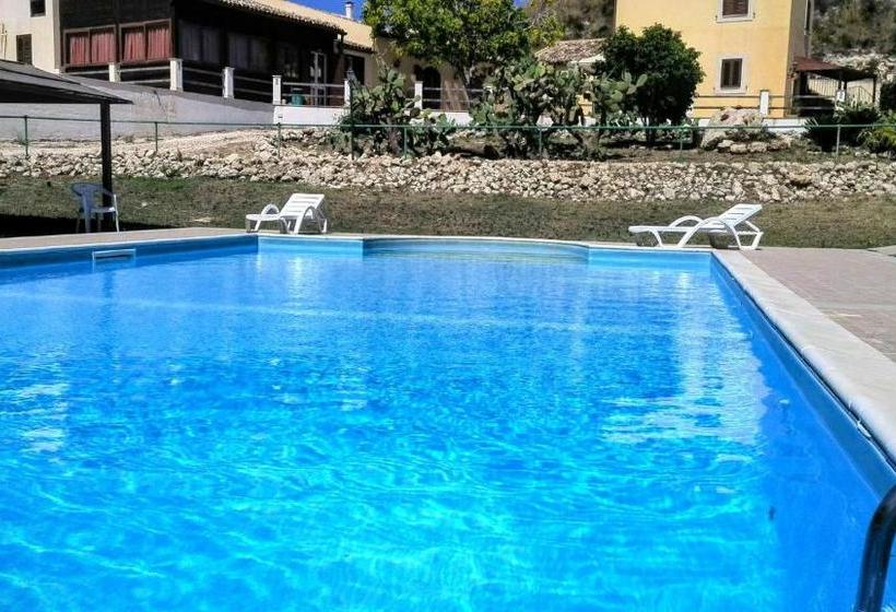 בית מלון כפרי Agriturismo Timpa Del Sole