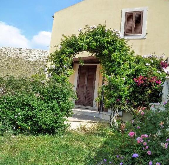 בית מלון כפרי Agriturismo Timpa Del Sole