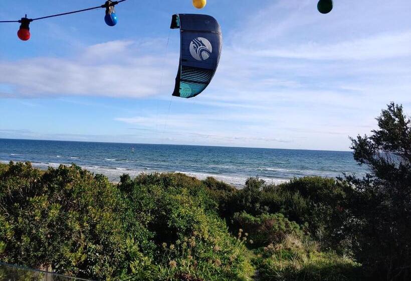 פנסיון Award Winning Beach Front Retreat