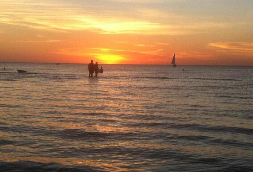 פנסיון Award Winning Beach Front Retreat