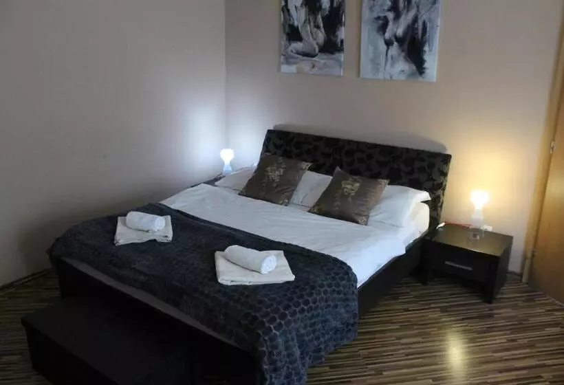 Majatalo Penzión Hellene