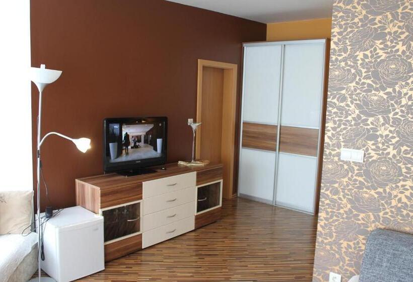 ペンション Penzión Hellene