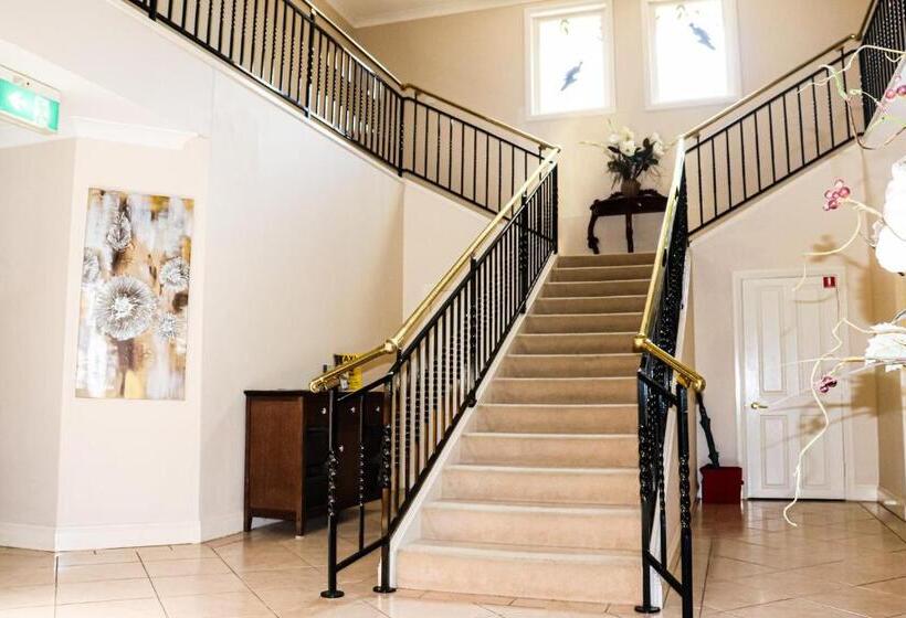 Plumes Boutique Bed & Breakfast