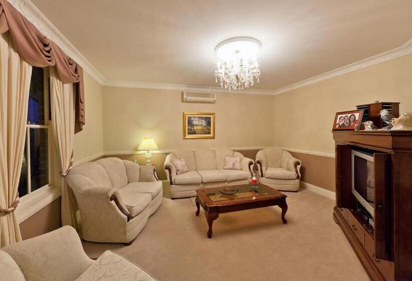 Plumes Boutique Bed & Breakfast