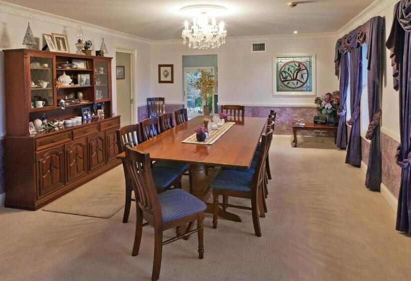 Plumes Boutique Bed & Breakfast