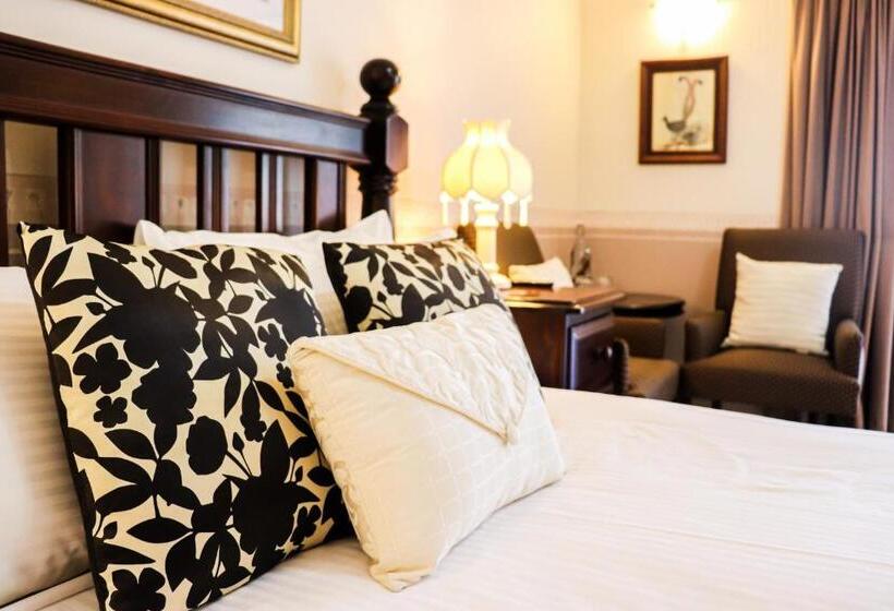 Plumes Boutique Bed & Breakfast