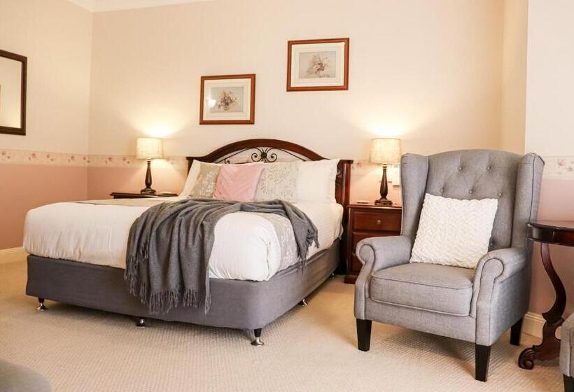 Plumes Boutique Bed & Breakfast