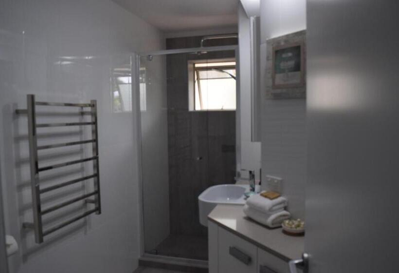 Raintrees Moffat Beach