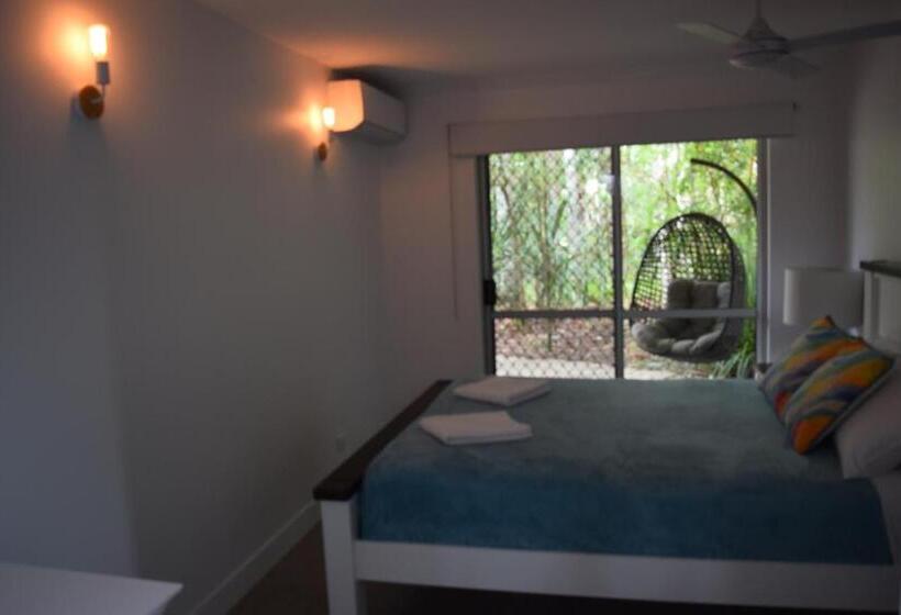 Raintrees Moffat Beach