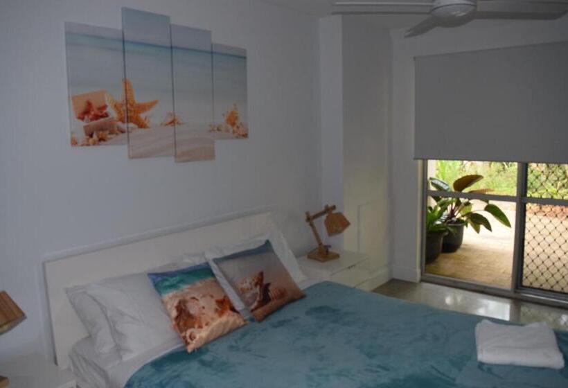 Raintrees Moffat Beach