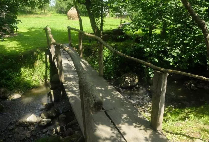 استراحتگاه The Village Pension