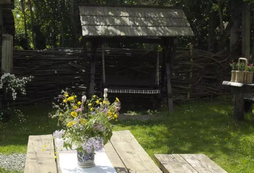 استراحتگاه The Village Pension