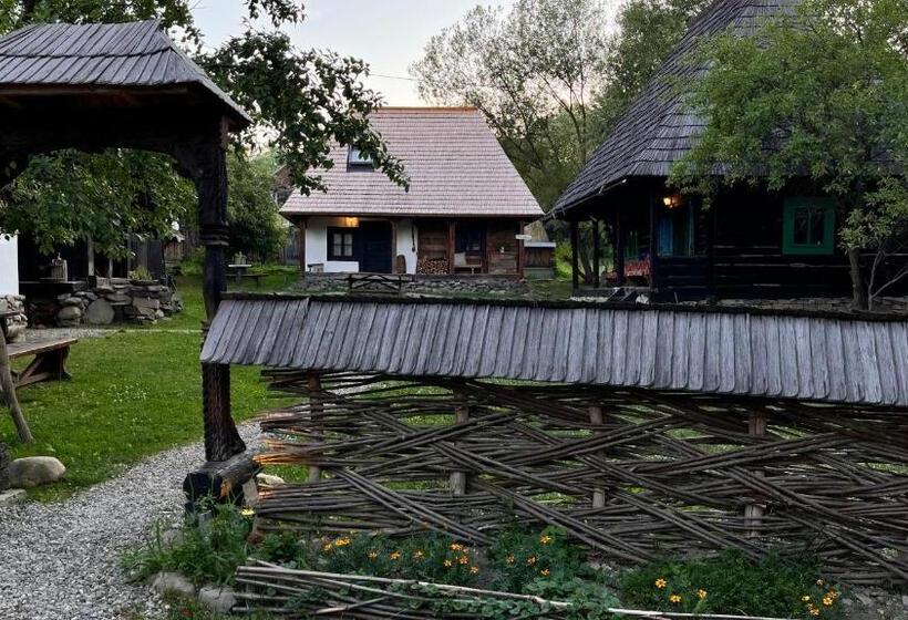 리조트 The Village Pension