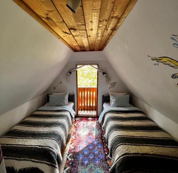 리조트 The Village Pension