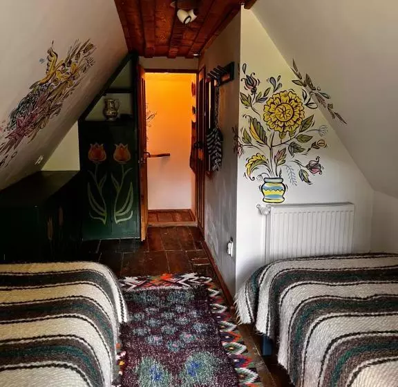 استراحتگاه The Village Pension